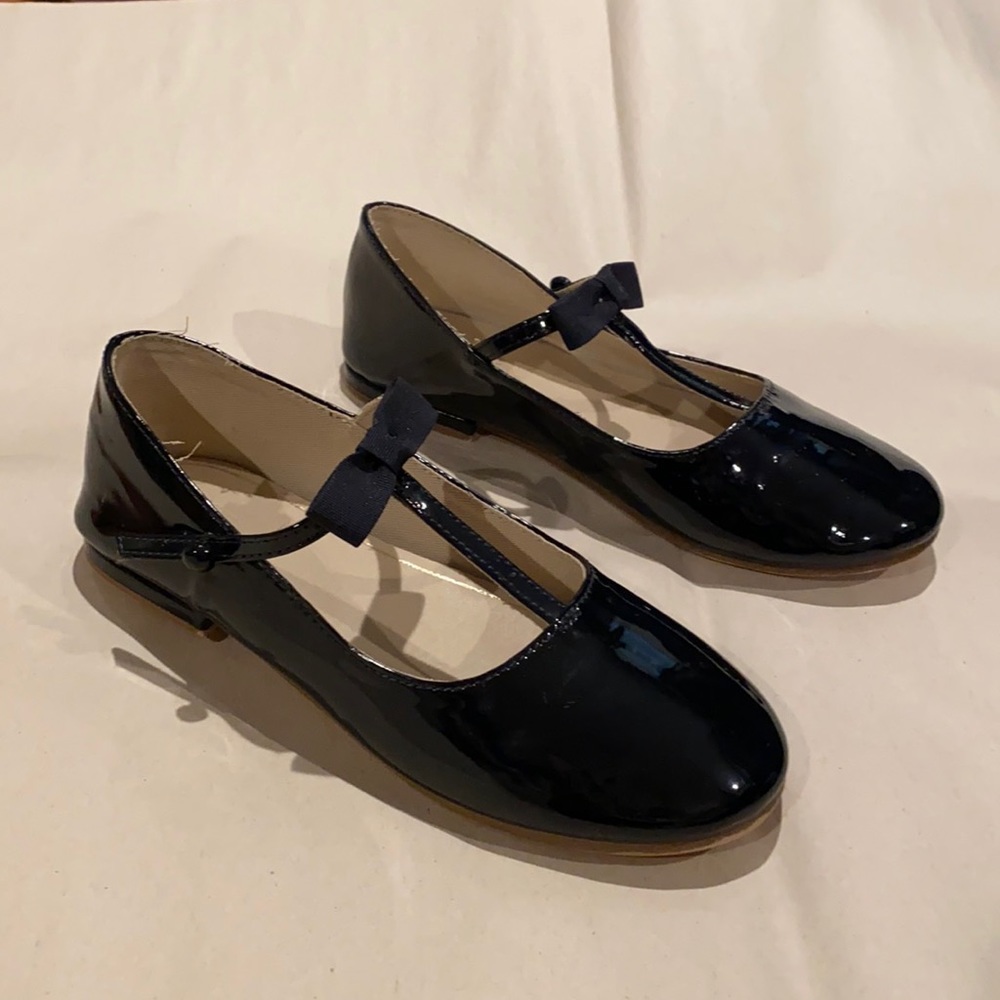 Zara girls black patent leather dress shoes